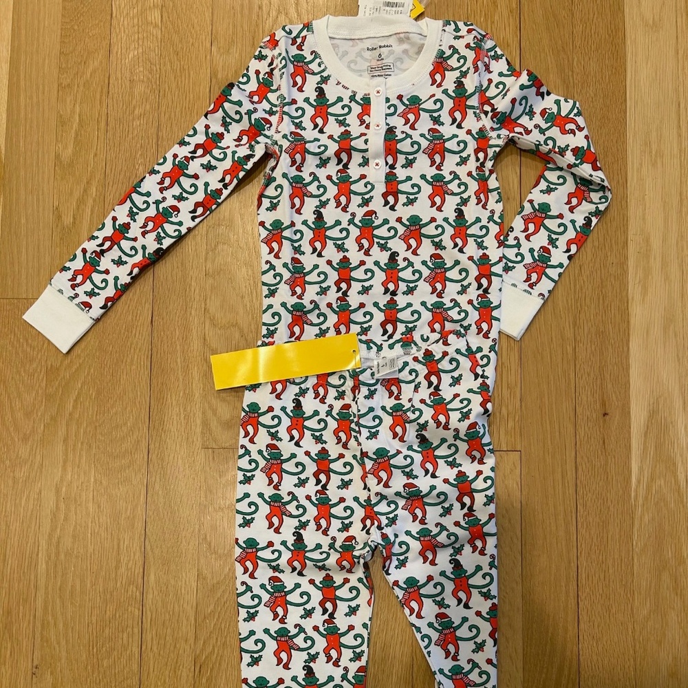ROLLER RABBIT NWT UNISEX CHRISTMAS MONKET PAJAMAS SIZE 6